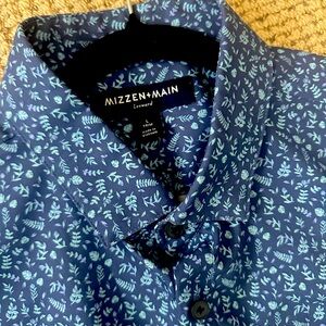 Men’s Mizzen+Main Short Sleeve Wrinkle Resistant Shirt in beautiful blue print
